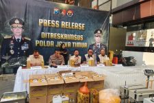 Polda Jatim Gerebek Gudang di Sampang & Surabaya, Sita 14 Ton Minyakita Palsu - JPNN.com Jatim