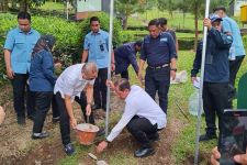 Berantas Alih Fungsi Lahan, Zulkifli Hasan dan Hanif Faisol Segel Gunung Geulis Country Club Bogor - JPNN.com Jabar