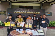 Polres Malang Bongkar Pemalsuan Minyak Goreng Premium, Pasutri Jadi Tersangka - JPNN.com Jatim