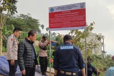 Diduga Jadi Biang Kerok Banjir di Kecamatan Cijeruk, 2 Perusahan Bogor Ini Dipasangi Garis PPLH KLH - JPNN.com Jabar