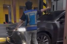 Mazda CX-5 Terobos Tol Gayamsari Semarang Tanpa Bayar, Pengemudi Diduga Mabuk - JPNN.com Jateng