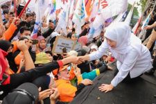 Gubernur Khofifah Terbitkan SE Larangan Diskriminasi Usia dalam Rekrutmen Kerja - JPNN.com Jatim