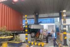 Zubaidi Azis Mengantuk, Gerbang Tol Waru pun Hancur - JPNN.com Jatim