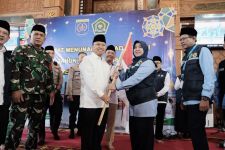 Supian Suri Lepas Keberangkatan Kloter Pertama Calhaj Depok - JPNN.com Jabar