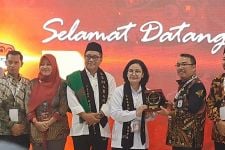 Diarak Ribuan Kader PDIP, Agustina-Iswar Daftar ke KPU Kota Semarang - JPNN.com Jateng