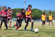 1.476 Siswi SD di Surabaya Unjuk Bakat di MilkLife Soccer Challenge Seri 2 - JPNN.com Jatim