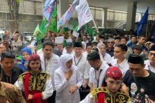 Teriakan 1 Kali Lagi Hingga Doa dari Kiai Antarkan Khofifah-Emil Ambil Nomor Urut - JPNN.com Jatim