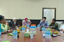 Risma Sowan ke PW Muhammadiyah Diskusi Soal Pendidikan hingga Kesehatan Mental - JPNN.com Jatim