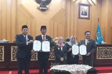 Adi Sutarwijono Ditetapkan Jadi Ketua Definitif DPRD Surabaya - JPNN.com Jatim