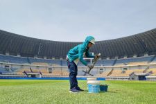 Kementerian PUPR Benahi Rumput dan Pencahayaan di Stadion GBLA - JPNN.com Jabar