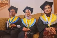 Wisuda Angkatan Pandemi, 3 Mahasiswa UWP Dapat Beasiswa S2 & Uang Pembinaan - JPNN.com Jatim