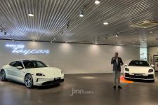 Porsche Centre Surabaya Luncurkan Taycan Baru dan Panamera Generasi Ketiga - JPNN.com Jatim