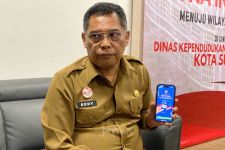 Blanko KTP di Surabaya Terbatas, Dispendukcapil Prioritaskan untuk Golongan Ini - JPNN.com Jatim