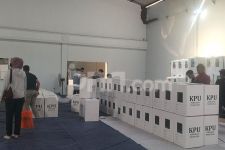 H-7 Pencoblosan, KPU Depok Mulai Distribusikan Logistik Pilkada 2024 - JPNN.com Jabar