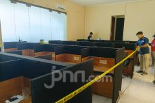 Pimpin Langsung Pasukan, Kombes Budi Sartono Gerebek Markas Judol di Bandung - JPNN.com