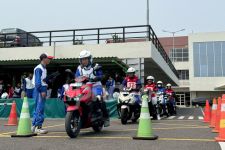 MPM Honda Jatim Gelar Kompetisi Safety Riding, 50 Peserta Adu Kemampuan - JPNN.com Jatim