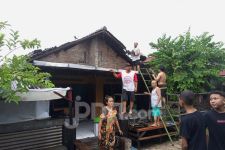 50 Rumah di Solo Rusak Dihantam Puting Beliung - JPNN.com Jateng