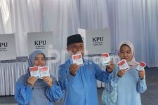 Datang ke TPS Kenakan Pakaian Serban Biru, Supian Suri: Ini Momentum Perubahan untuk Kota Depok - JPNN.com Jabar