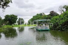 Menikmati Kemegahan Istana Presiden dari Perahu Cinta di Danau Gunting Kebun Raya Bogor - JPNN.com Jabar