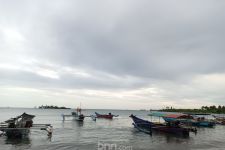 4 Wisatawan Terseret Ombak di Pantai Cinangka Serang, Satu Orang Hilang - JPNN.com Banten