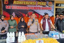 Polresta Bandung Bongkar Gudang Penyimpanan Narkoba di Bojongsoang - JPNN.com Jabar