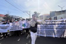 Geram Terdampak Limbah Selama Puluhan Tahun, Warga Sukmajaya Depok Demo PT Indofermex - JPNN.com Jabar