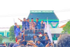 Tak Puas Bertemu Ketua DPRD Jatim, Demo Mahasiswa Minta Video Call DPR RI-Presiden - JPNN.com Jatim