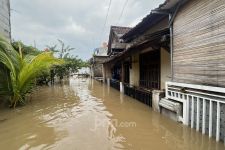 Diguyur Hujan Seharian, 15 Wilayah di Kota Depok Terendam Banjir - JPNN.com Jabar