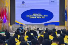 UT Surabaya Bekali 2.500 Mahasiswa Baru Keterampilan Belajar Jarak Jauh - JPNN.com Jatim