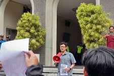 Dosen dan Mahasiswa Berkumpul di UGM, Kompak Menolak RUU TNI - JPNN.com Jogja