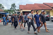 Polisi Tangkap 5 Pengeroyok Tukang Parkir di Cimaung Setelah Sempat Kabur ke Kota Dodol - JPNN.com Jabar