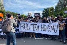 1.100 Personel Kepolisian Diterjunkan Amankan Demo Tolak UU TNI di Grahadi - JPNN.com Jatim