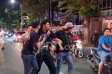 Demo Tolak UU TNI di Surabaya Ricuh, 25 Massa Aksi Ditangkap  - JPNN.com Jatim