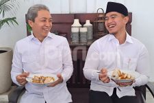 Panik! Pulpen Kaesang Pangarep Sampai Jatuh Saat Ditanya Pemakzulan Gibran dan Ijazah Palsu Jokowi - JPNN.com Jabar