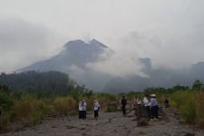 Gunung Merapi Masih Siaga, Terjadi 450 Kali Gempa Guguran - JPNN.com Jogja