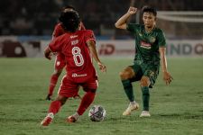 Lihat Aksi M Ridwan Saat Jadi Penyelamat PSS Sleman di Laga Perdana Piala Presiden 2022 - JPNN.com Jogja