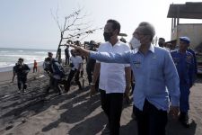 Berkunjung ke Pantai Depok, Sultan HB X Punya Arahan, Harus Segera Dilaksanakan - JPNN.com Jogja
