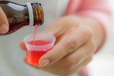 Jika Tak Boleh Minum Obat Sirop, Bagaimana Mengatasi Anak yang Demam? - JPNN.com Jogja