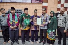 Wamen ATR Serahkan Sertifikat Tanah SD Muhammadiyah Banjarmasin - JPNN.com Kalsel