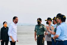  Jokowi Tinggalkan Jakarta Menuju Balikpapan, Ada Sosok Penting yang Ikut ke Kaltim - JPNN.com Kaltim