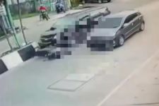 Detik-detik Kecelakaan Maut di Samarinda, 1 Tewas, Seorang Anak Terlempar dari Mobil - JPNN.com Kaltim