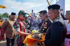 Jenderal Dudung Dianugerahi Gelar Patih Kademangan dari Lembaga Adat Kutai Kartanegara - JPNN.com Kaltim