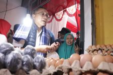 Sidak ke Pasar Samarinda, Mendag Sebut Harga Ayam Murah, Tetapi Telurnya Terlalu Tinggi - JPNN.com Kaltim