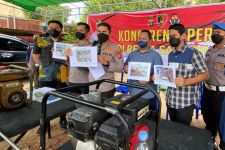 Wow! Polisi Gerebek Gudang Penimbunan Belasan Ton BBM di Samarinda - JPNN.com Kaltim