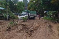Jalan Penghubung 6 Kecamatan di Kukar Rusak Parah,  Salehuddin Desak Pemkab Lebih Proaktif - JPNN.com Kaltim