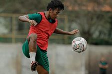 Lawan Borneo FC, Aji Santoso Tekankan Penggawa Bajul Ijo Wajib Waspada, Ada Apa? - JPNN.com Kaltim
