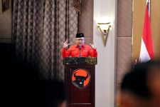 Sekjen PDIP Kenalkan Pengganti Eks Bupati Kubar Ismail Thomas di DPR, Siapa Dia? - JPNN.com Kaltim