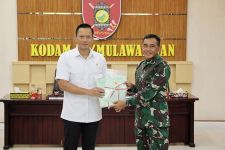 Kunjungi Balikpapan, Menteri AHY Serahkan Sertifikat Markas Kogabwilhan II Kepada Pangdam - JPNN.com Kaltim