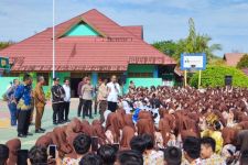 Kunjungi SMKN 1 Tanah Grogot, Jokowi Sampaikan Sejumlah Pesan Ini Kepada Para Siswa - JPNN.com Kaltim