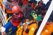 Korban Terakhir KMP Muchlisa Tenggelam Ditemukan di Kedalaman 12 Meter, Jasad Masih Utuh - JPNN.com Kaltim